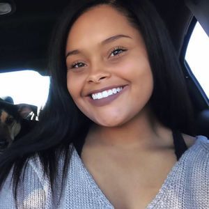 Meet your Posher, Alexis